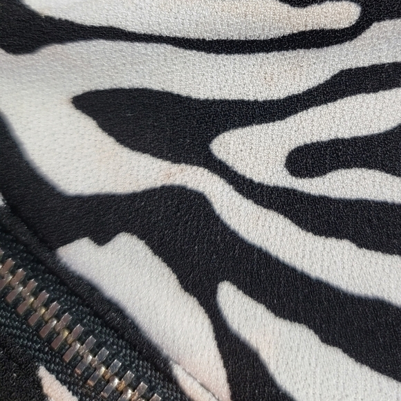 BAR III Stretch Slitted Zip-Back Zebra Print Spaghetti Strap V-Neck Tank Top XXS - Picture 10 of 12